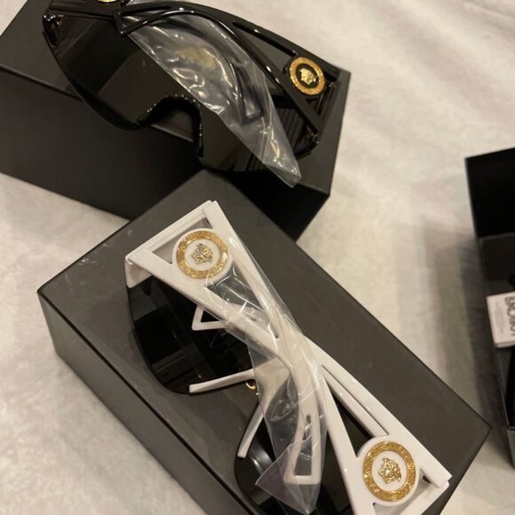 Versace Medusa sunglasses  - Picture 4 of 4